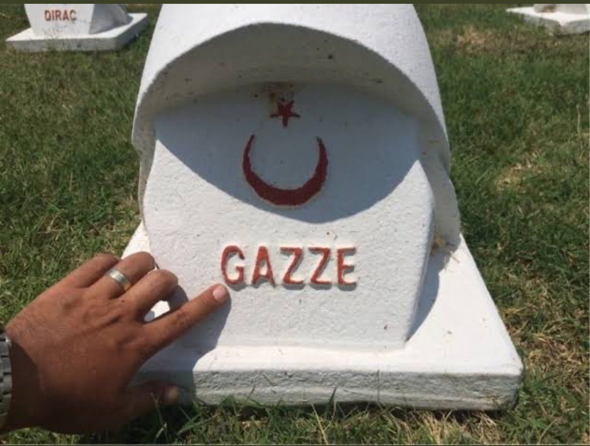 Filistin de ne işimiz var diyenlere şu fotoğrafı gösterip suratlarına tükürün.Onlar Çanakkale’de ne işimiz var demediler.!