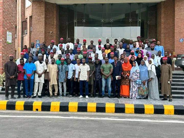 KKSY_Reporters's tweet photo. Alhamdulillah.

Kano State Sponsored Students in Sharda University, India. https://t.co/lsDNquiO6O