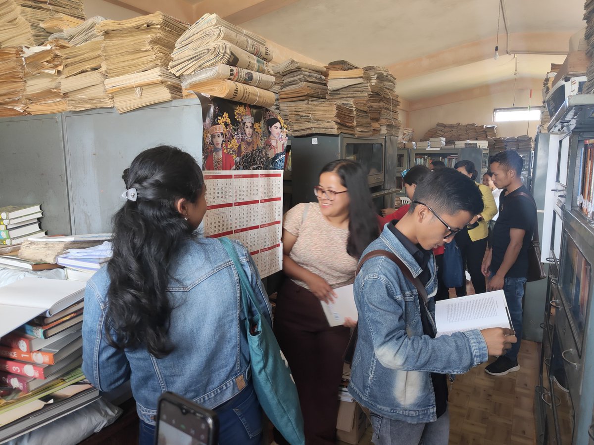 cttcsohra's tweet photo. @ncteDelhi REPORT
VISIT TO A NEARBY LIBRARY
THEME-Knowing your surrounding. 
Date-20-10-2023
On account of celebrating (BBU),The 2nd year students Teacher Trainees of CTTC Sohra visited the District Library Sohra Civil Sub - Division. Books are arranged according to the Subjects. https://t.co/0gW7T5UsVB
