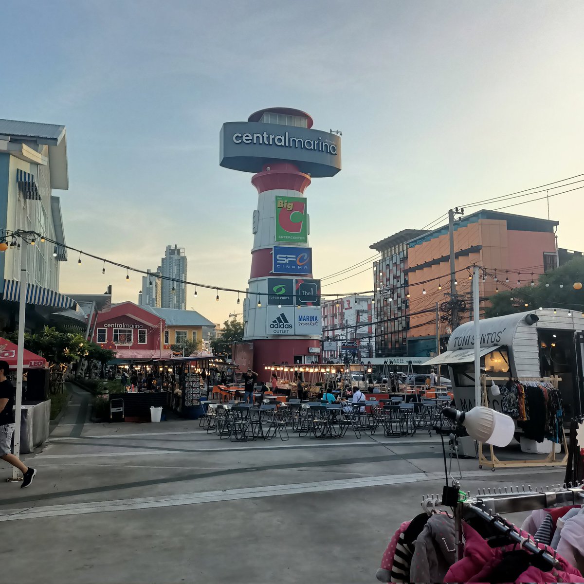 หาคู่เดินเล่นคับ