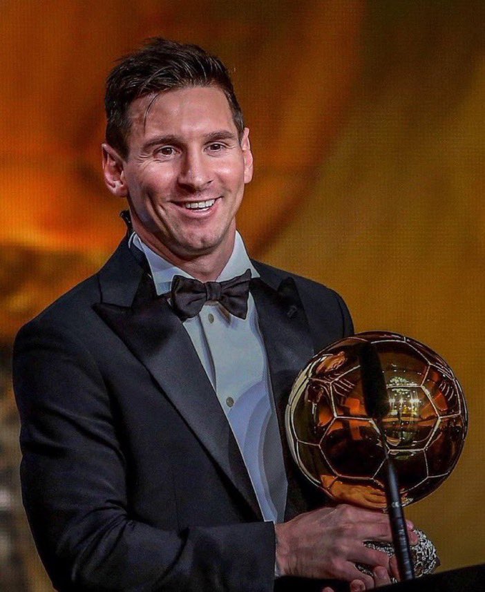 nouveaupharaoon's tweet photo. THREAD : Tous les ballons d’or volés par Lionel Messi. https://t.co/3dUe4PTVHF