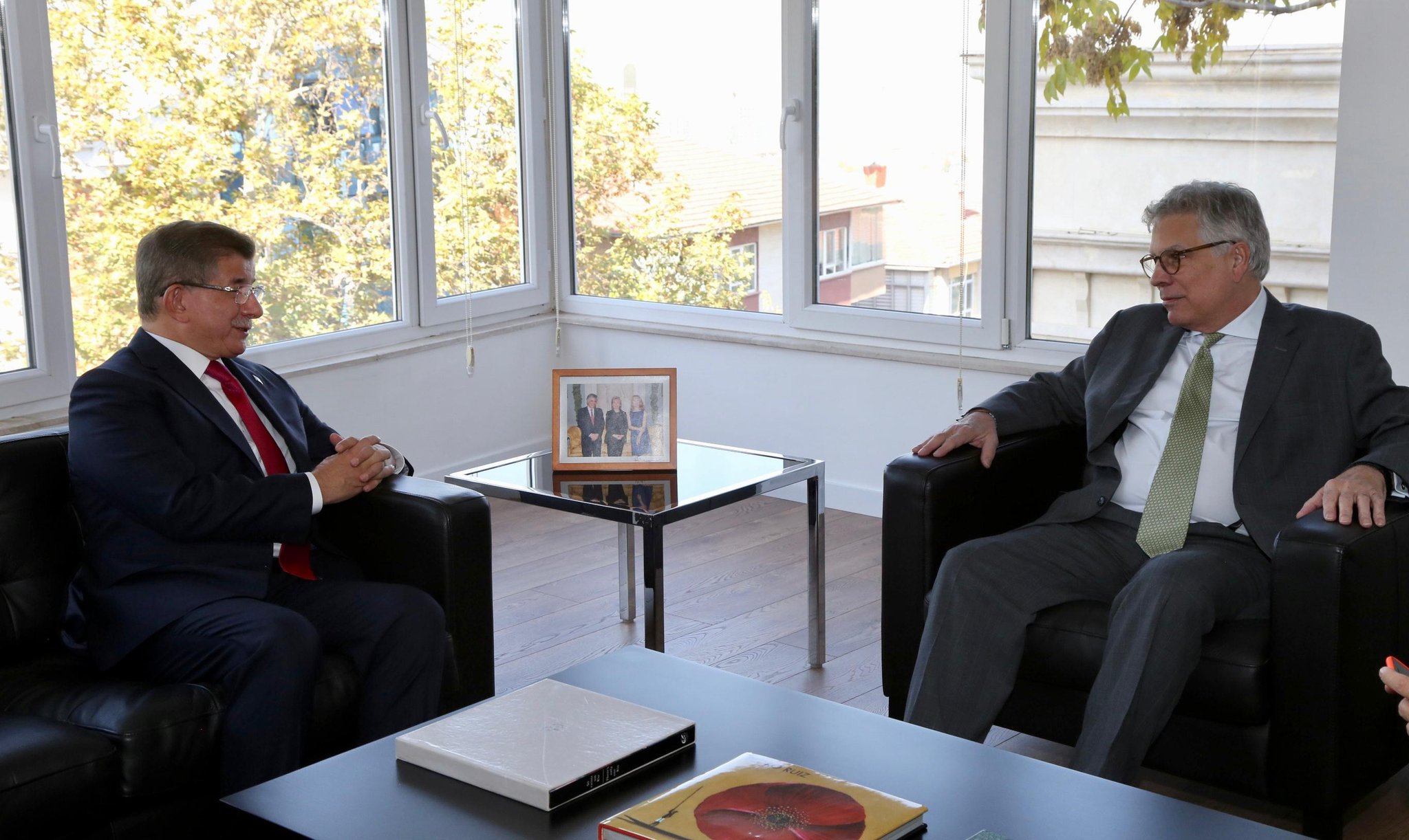Ahmet Davutoğlu on X: "Gazze'de bir an önce ateşkesin sağlanabilmesi için  diplomasi trafiği yürütüyoruz. Birleşmiş Milletler Güvenlik Konseyi Dönem  Başkanı Brezilya'nın Ankara Büyükelçisi Carlos Martins Ceglia ile bir araya  gelerek Gazze konusundaki