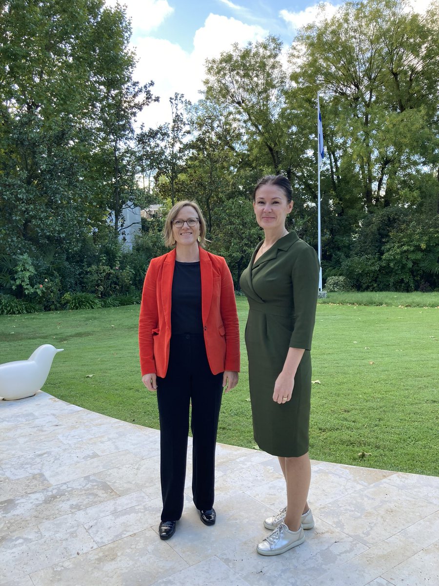 Ministeri <a href="/LuluRanne/">Lulu Ranne</a> <a href="/lvmfi/">LVM</a> 
osallistuu EU:n epäviralliseen viestintäministerikokoukseen Espanjassa. Esillä laajasti digi- ja teknologiateemat. Lisäksi agendalla mm. EE ja SE ministeritapaamiset. Kiitos sls <a href="/RautioSari/">Sari Rautio</a> <a href="/EmbFinMadrid/">Embajada de Finlandia en Madrid</a> antoisasta aamutapaamisesta!