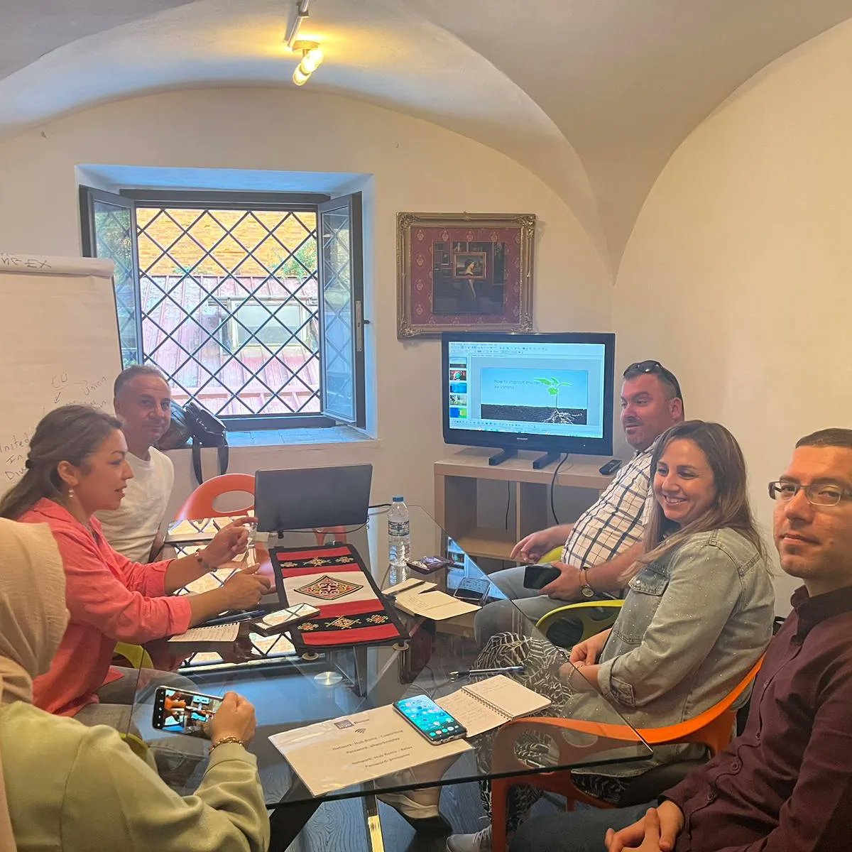 DOGAL_HAYATIKOR's tweet photo. ERASMUS+ KA122 SCH "DOĞAL HAYATI KORU, GELECEK İÇİN SEN DE BİR ADIM AT" projemizin Roma hareketliliği kapsamında ögretmenlerimiz Çevreyi koruma, sağlıklı beslenme,eko-okul ve sürdürülebilir kalkınma ile ilgili eğitim aldılar. https://t.co/I1PftdOuPE