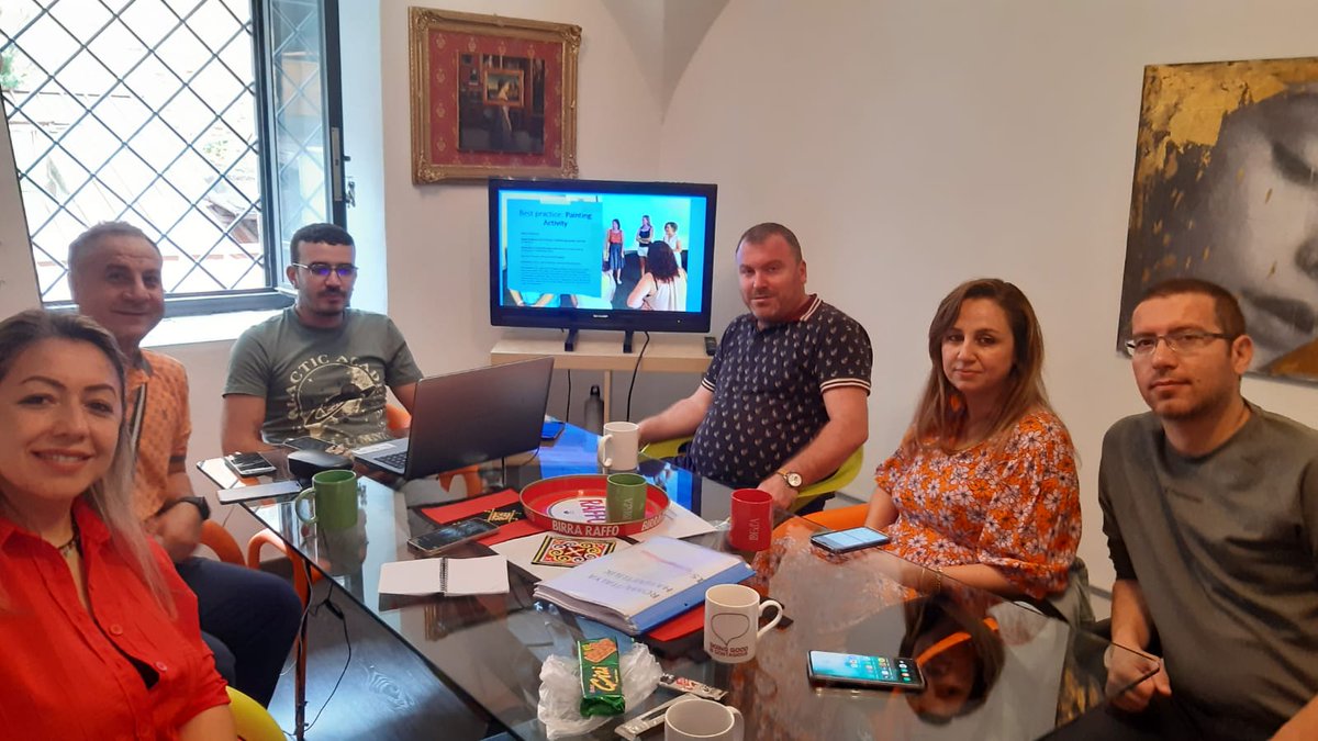 DOGAL_HAYATIKOR's tweet photo. ERASMUS+ KA122 SCH "DOĞAL HAYATI KORU, GELECEK İÇİN SEN DE BİR ADIM AT" projemizin Roma hareketliliği kapsamında ögretmenlerimiz Çevreyi koruma, sağlıklı beslenme,eko-okul ve sürdürülebilir kalkınma ile ilgili eğitim aldılar. https://t.co/I1PftdOuPE