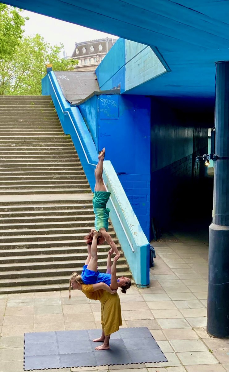 Mimbre_Acrobats's tweet photo. When bodies become art! 🖼️The talented ‘Lifted’ team forming captivating shapes that defy gravity... 💛💙💚
#StrongWomen #WomenInCircus #OutdoorArtsUK #Acrobatic #Acrobat #CircusArts #Mimbre #Circus #lifted #acrobalance #TrioAcrobatics #LetsCreate #OutdoorArts #aceSupported https://t.co/DFXyYuLOLe