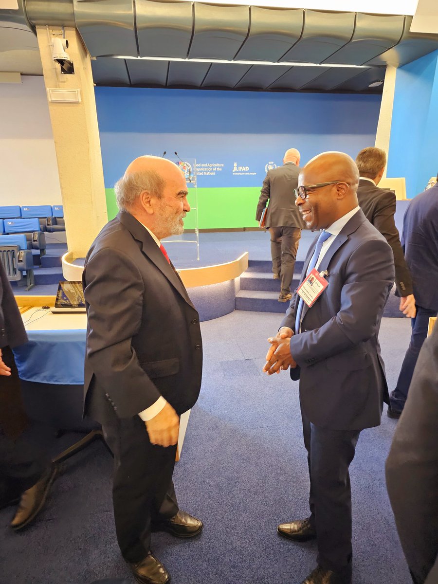 Hoy hemos iniciado los trabajos del 51 periodo de sesiones del Comité de Seguridad Alimentaria Mundial (CSF).

Un gusto encontrarme de nuevo al Excmo. Sr. JOSÉ GRAZIANO DA SILVA, Director General de la FAO,  2011 - 2019, quien durante su mandato vivimos momentos especiales 👏👏👏