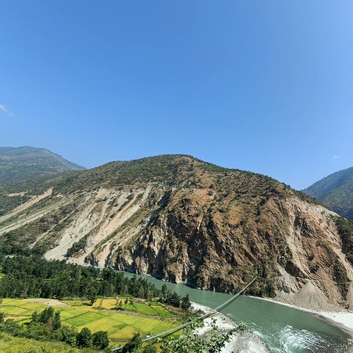 sankuchy's tweet photo. #Sunkoshi River, captured from #BPHighway. #HappyDashain, folks! https://t.co/3oKAznWzdJ