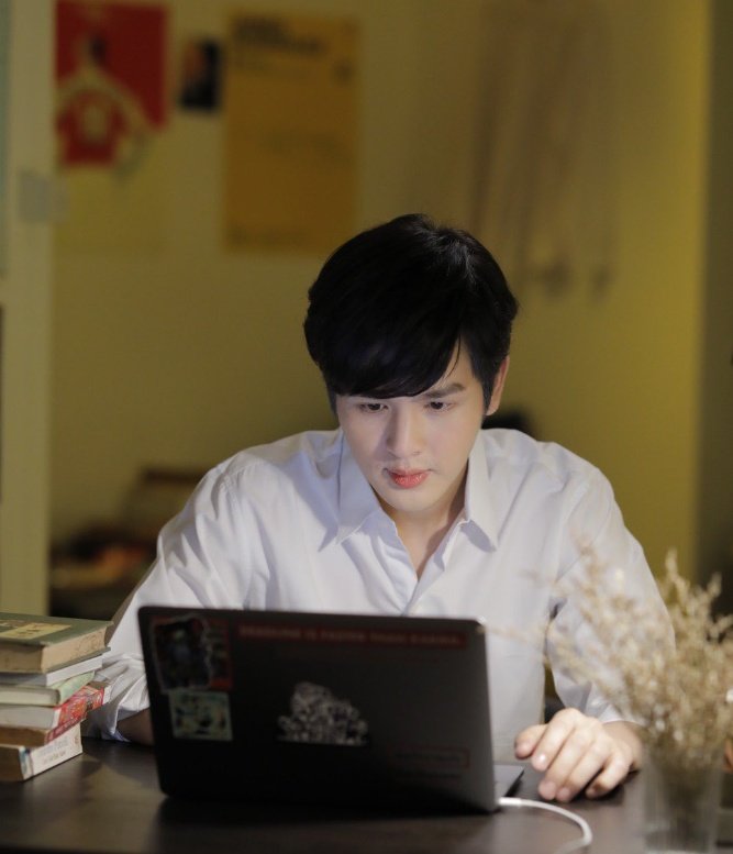 thmhemxndeinxk1's tweet photo. @Tuppe54263798 #yoopsn เจอรูปนี้ในทวิตลุงห่างกันไม่กี่ปีหน้าลุงก็ยังเหมือนเดิมถึงตอนนี้ ละเหมือนจะเด็กลงด้วยน่ะนั้น🤣🤣😇😆 https://t.co/DTZ7zsfDQn