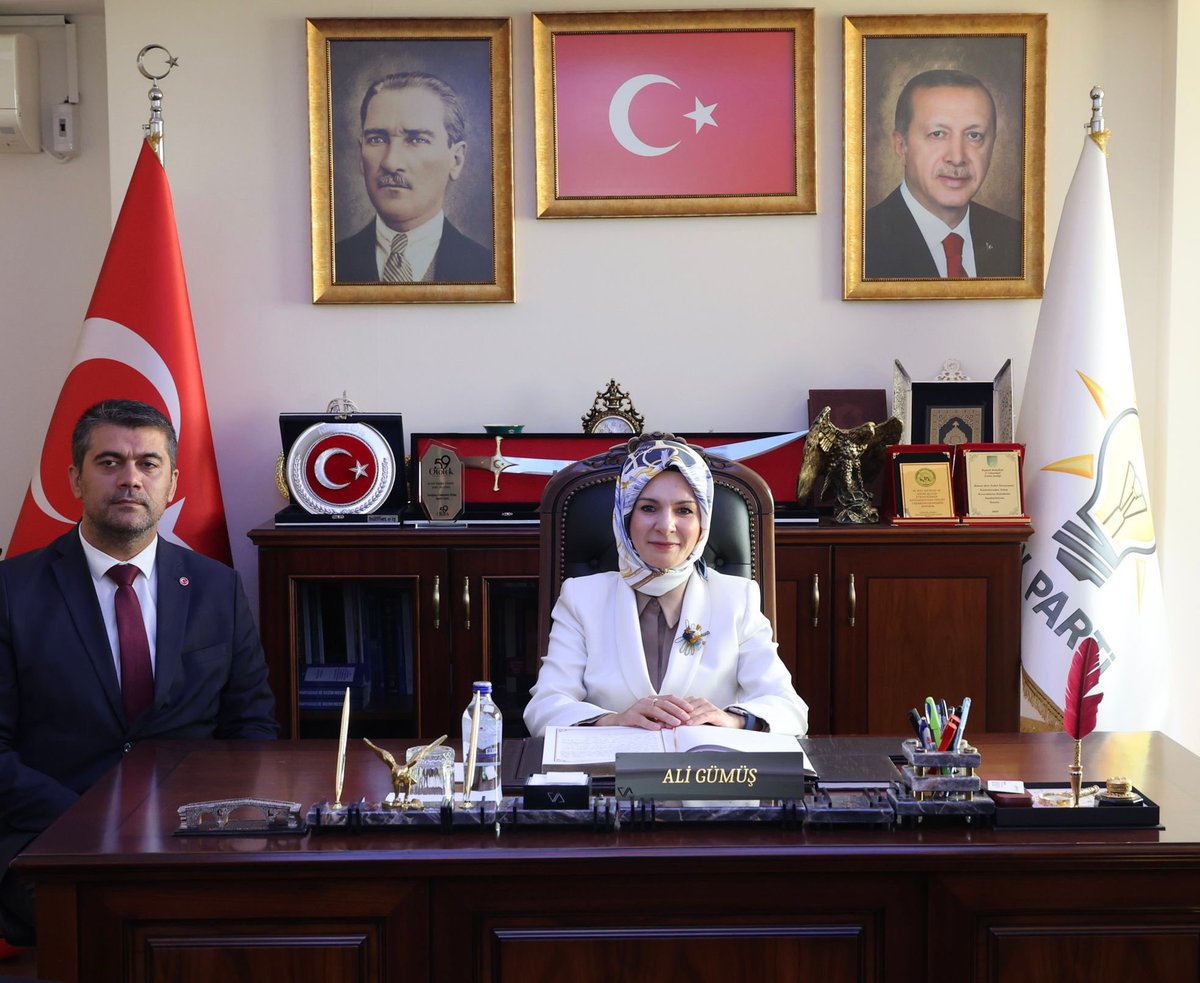 MahinurOzdemir's tweet photo. AK Parti Tekirdağ İl Başkanlığı’mızda dava arkadaşlarımızla bir araya geldik.

Teşkilatlarımızla birlikte, ülkemizin her bir ferdine ulaşma mücadelemizi hız kesmeden devam ettireceğiz. https://t.co/21fU79T60y