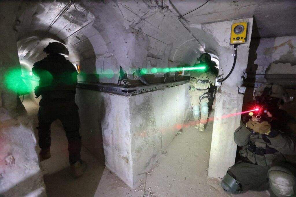 F9Hid1nXQAAGxir