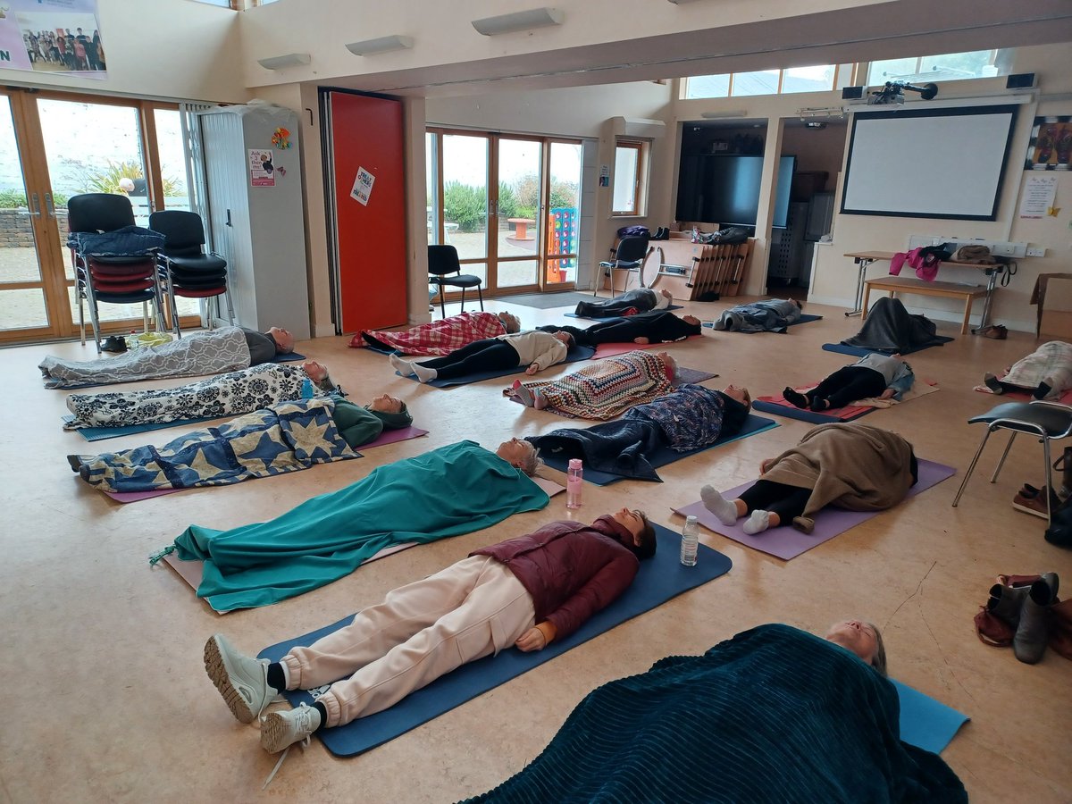 BCFRC1's tweet photo. Yoga Advanced with Cormac from @CDETBAdultEd Ballymun finishing off with a beautiful little session in Meditation 🧘♂️ ✨️ 🧘♀️
#YogaTime #ZenTime #YouTime #cdetbcommunityeducation https://t.co/0APBPSAfhU