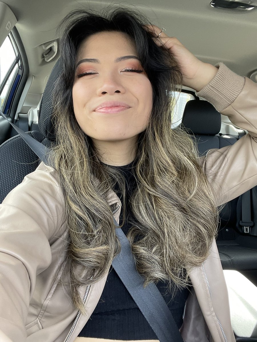 freyvluna's tweet photo. (i’m so sorry im this transition period where i havent been tweeting as often since i’m kinda going through an existential crisis, but) I felt so pretty yesterday for the @reneerapp concert in Toronto last night 🥹 https://t.co/eURq4GH0jp
