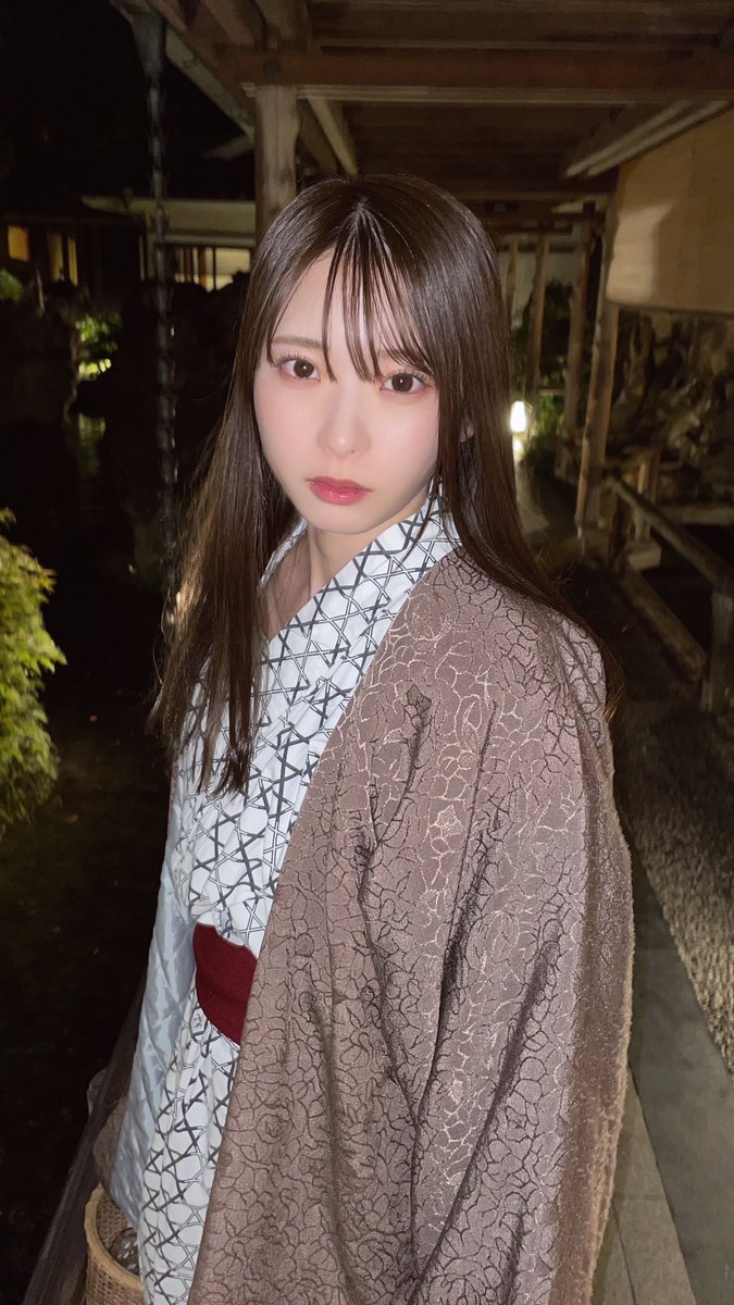 ｢そろそろ部屋戻ろっか。｣な彼女感💭 https://t.co/cPa9AmnqBH