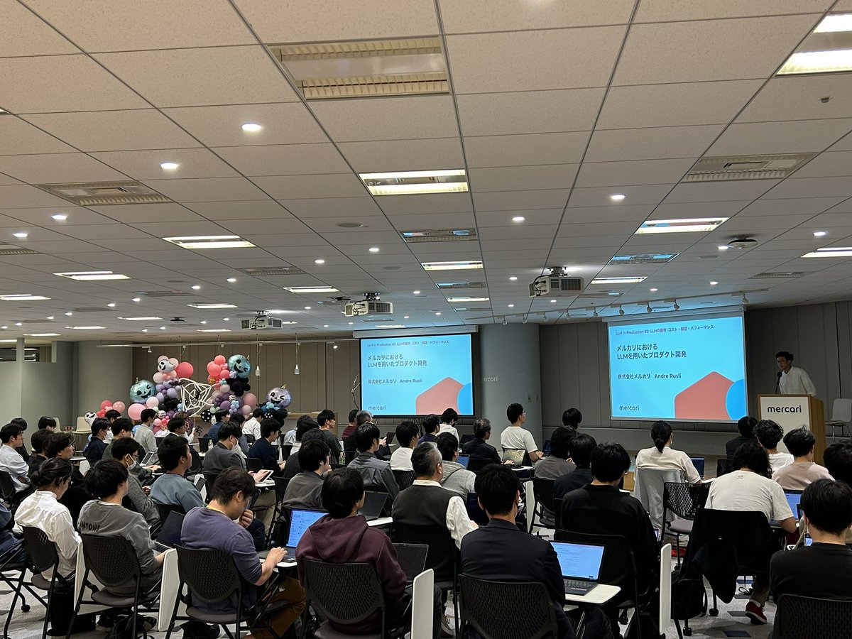 maze_rapid's tweet image. わいわい #LLMProd
andreさん登壇の様子