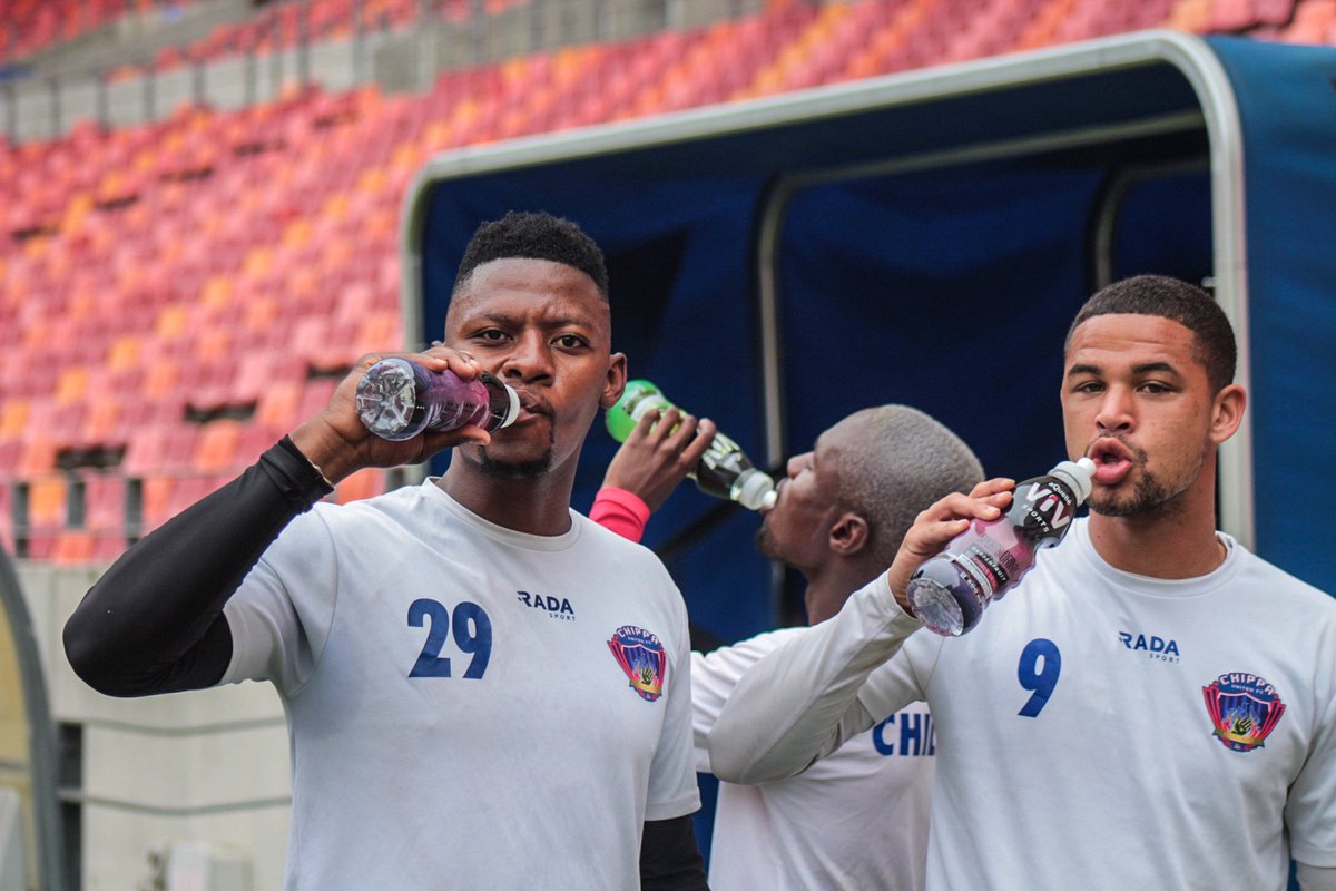 Starting the new week the right way with @aQuelleViV keeping our team well hydrated🌶️🔥 #chippaunited #ayeyechilliboysayeye #prideofeasterncape #aquellé #aquelléviv #dstvprem