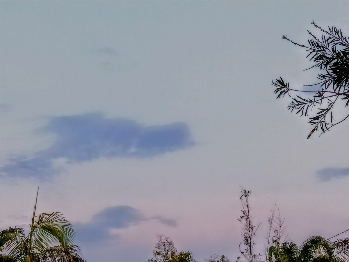 krtcano11's tweet image. The sunset sky has many changes colors today! Isn't it weird? but so nice and I took photo instantly!📷❤️