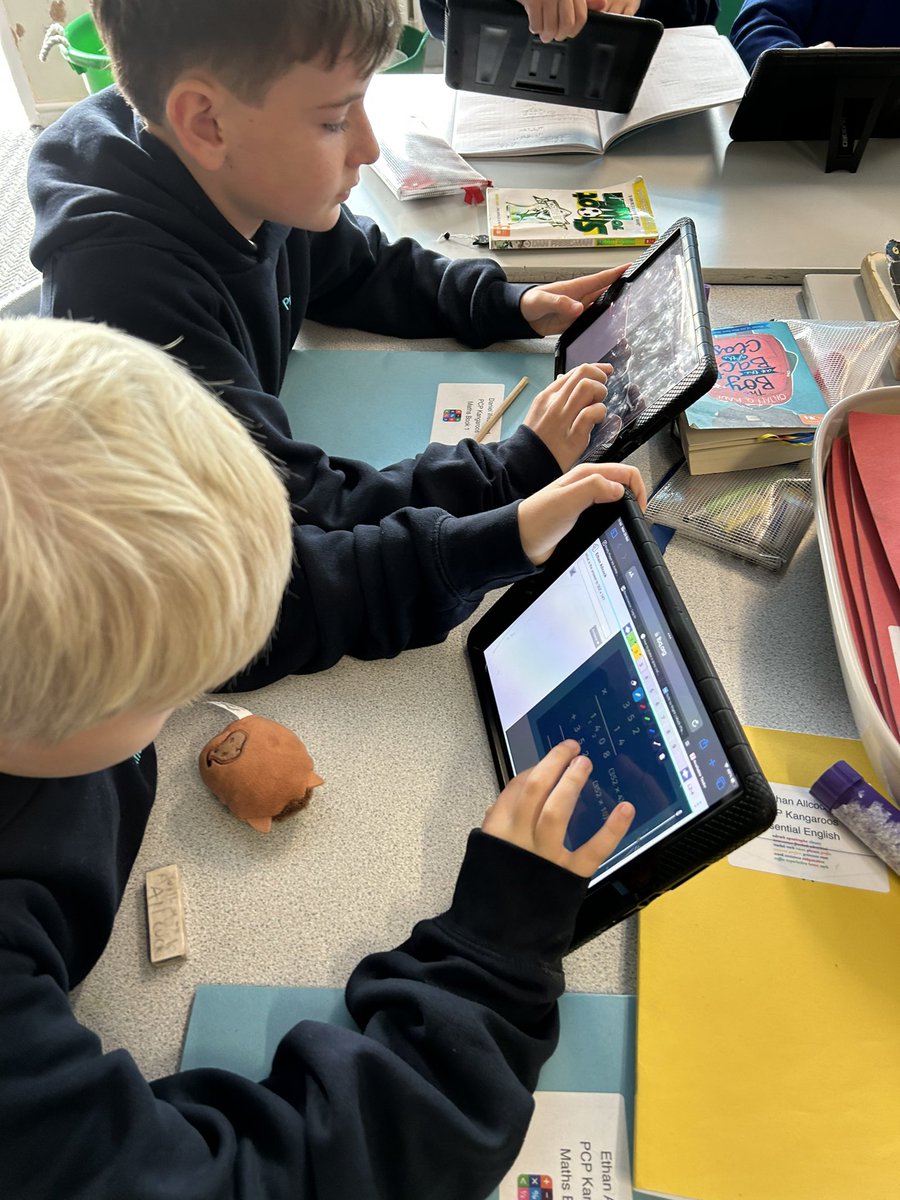 PCPKangaroos's tweet image. We are using LBQ to solidify our knowledge of long multiplication today @LbQorg #pcpmaths 🧮