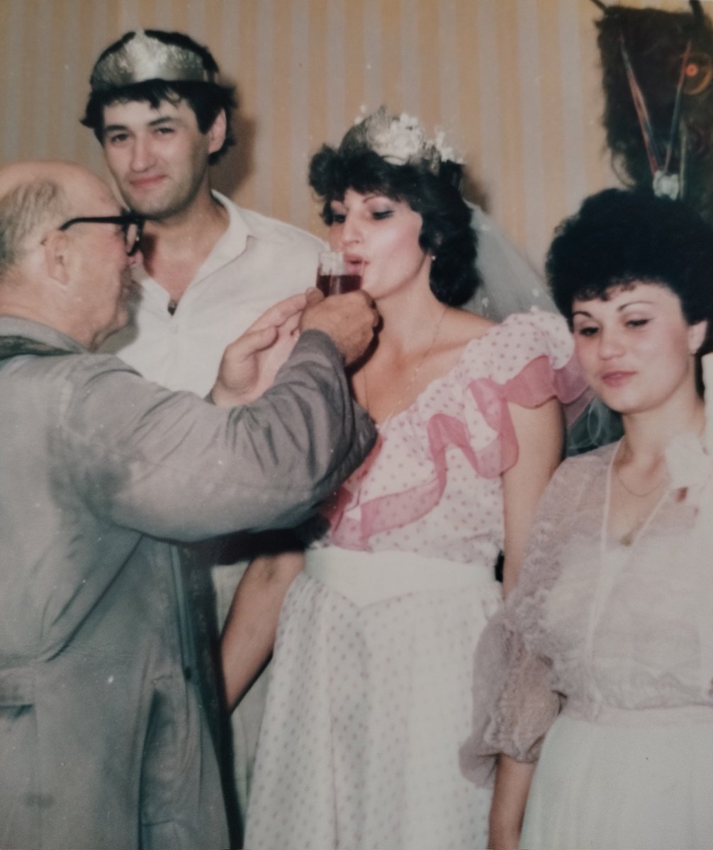 DorinaD14's tweet photo. How time flies! 40 years have passed since our marriage. How young and beautiful we were... https://t.co/eja2a2Kd0Z