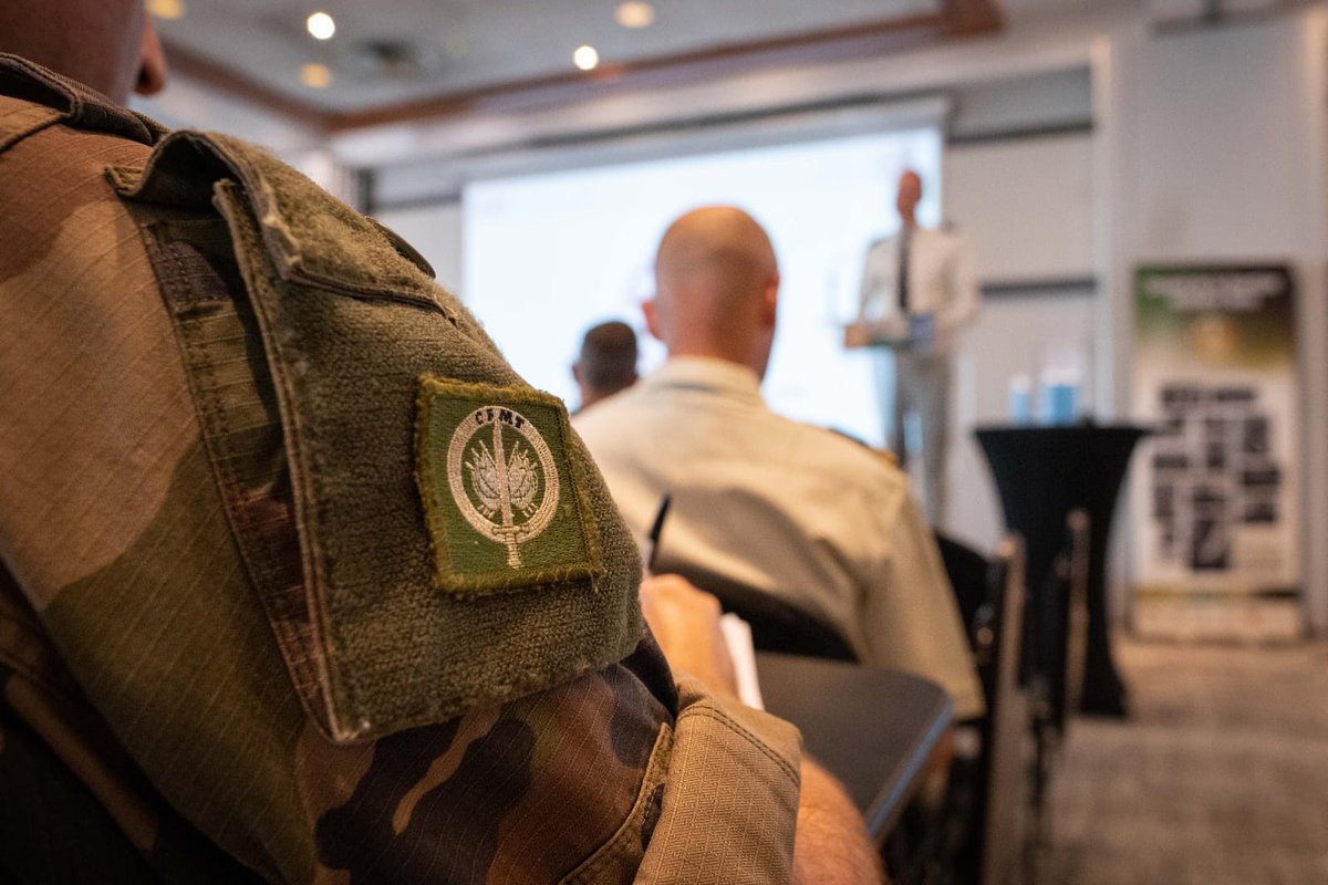 CEMAT_FR's tweet photo. Le Conseil de la fonction militaire @CFM_Terre incarne la concertation de l’@armeedeterre pour améliorer les conditions de vie des soldats et de leurs familles et développer leur #ForceMorale au combat. https://t.co/c1RBIqZvS2