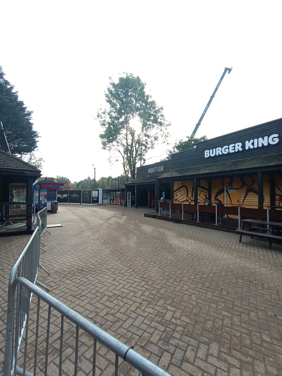 Construction time in the #hyperia site today @THORPEPARK. A new support piece has already been added since yesterday and the outside of Burger King has been closed for the arrival of more from swarm island. Expecting to see more construction throughout the day. #findyourfearless