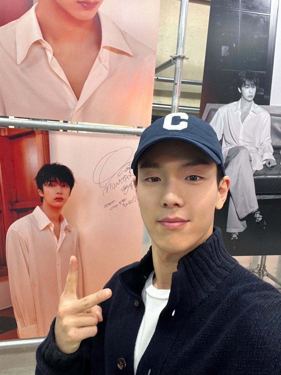 예쁜사진찍게해줘서 고마워요 ㅎㅎㅎ
재밌게보고 편안한 하루되세요! #셔누