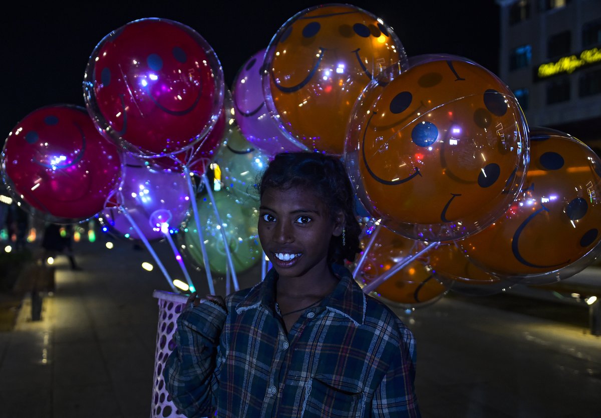 bhat_abid's tweet photo. #lifestyle #poverty #balloons #balloonvendor #coloursballon #lalchowk #SmartCity #nightlife #portraits #clocktower https://t.co/0Cm2GU87rd