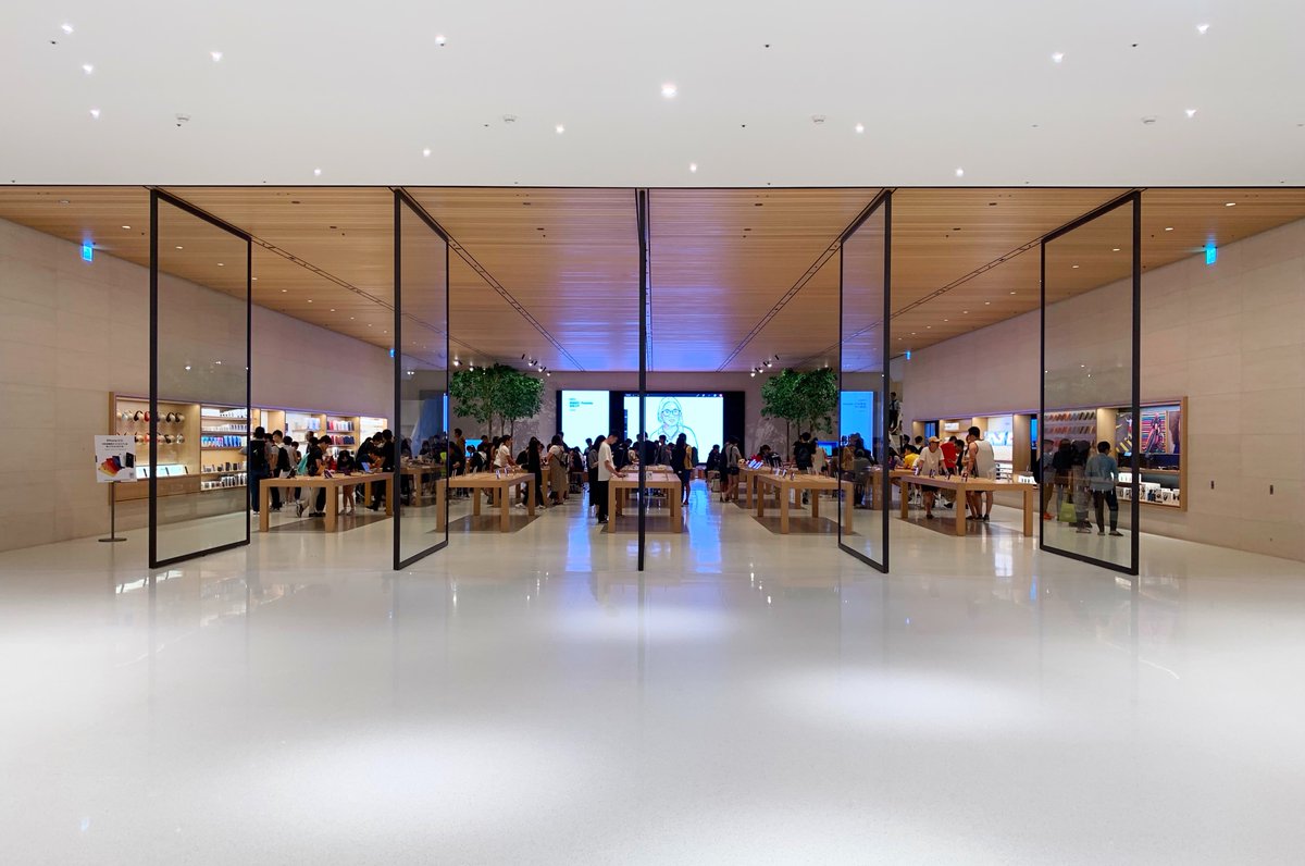 ShoreditchReprs's tweet image. According to Bloomberg, Apple is introducing wireless pads in its stores to automatically update iPhones to the latest iOS version before customers take them home. Stay ahead with Apple!

Get in touch for affordable repairs and discounted products

#Apple #iOSUpdates #AppleStore