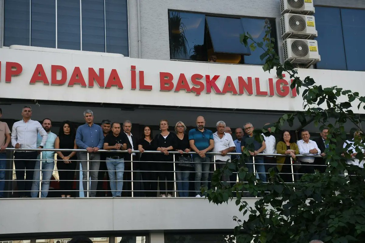 İl Başkanımız Dr. Anıl Tanburoğlu, milletvekillerimiz ve örgütümüzle birlikte, 81 ilde eş zamanlı yapılan Cumhurbaşkanlığı tezkeresi ile Irak ve Suriyede' deki Türk Silahlı Kuvvetleri unsurlarının görev süresinin 2 yıl uzatılması" hakkında il binamızda basın açıklaması düzenledi.