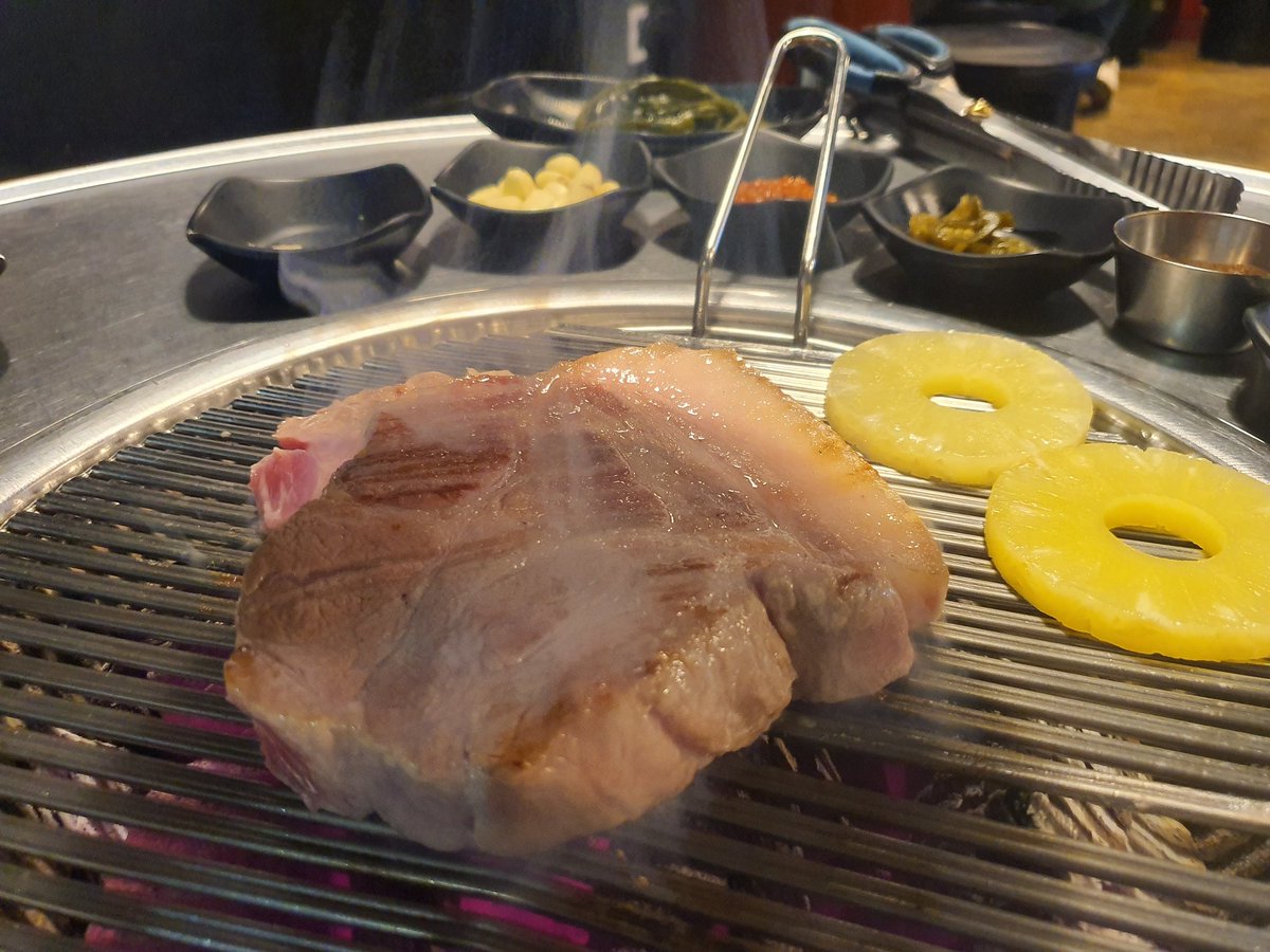 트친분들 이번 할로윈때 계획이 있으신가요?  다른분들 만나서 놀고 싶은데 어딜가야 할지 모르겠네요 😅
다들 어디 가시나요?