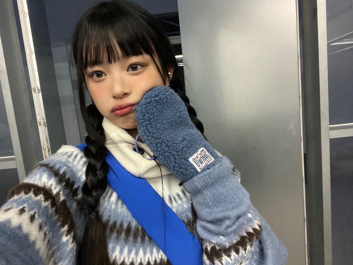 hanni is so cute i’ll cry