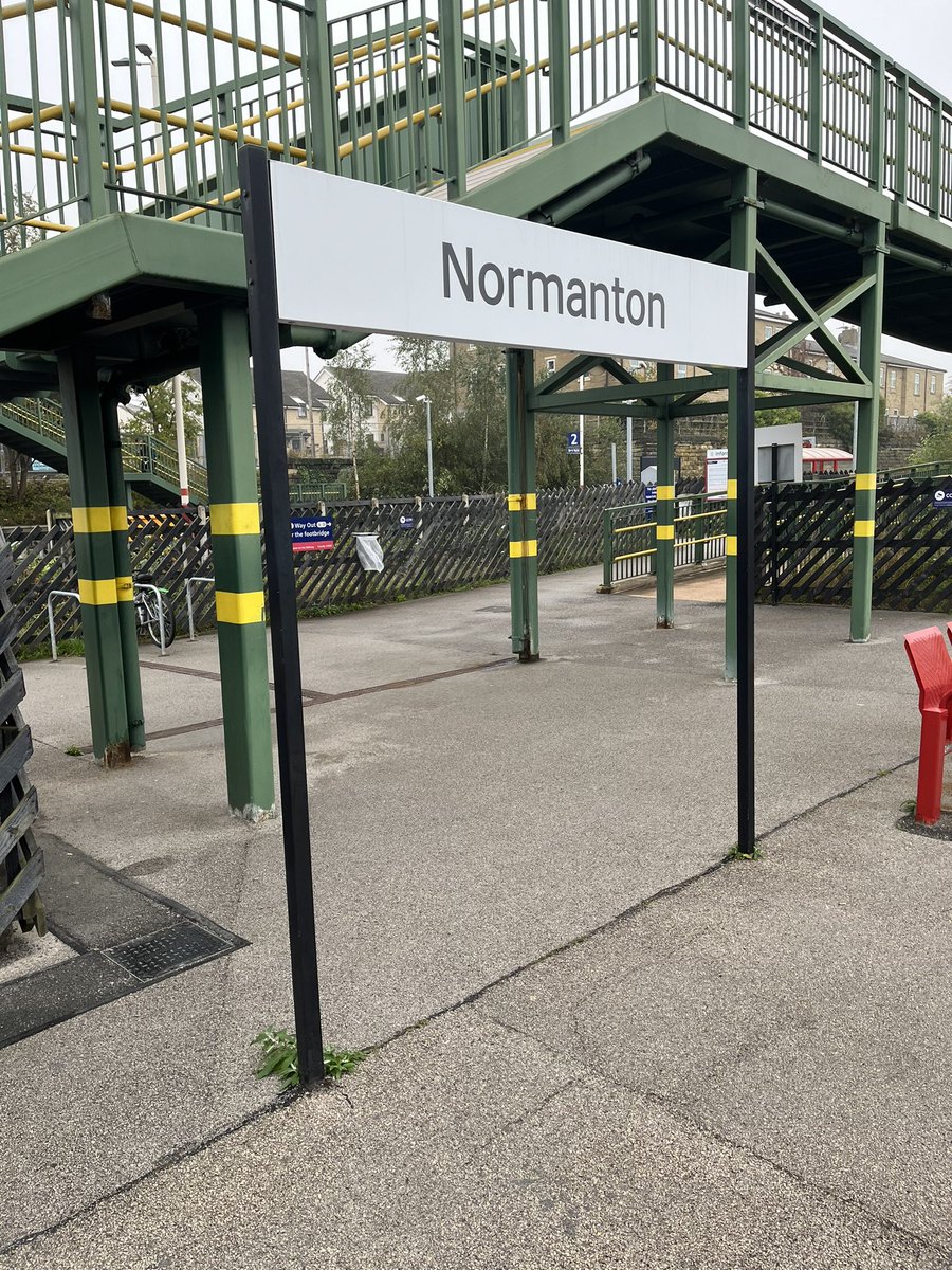 conductorluke's tweet image. Something a bit different today not working any train just route learning ready for December. Start off with one of my local stations before heading in to book on then a quick look at Castleford then home to bed!
#routelearning #railway #conductor