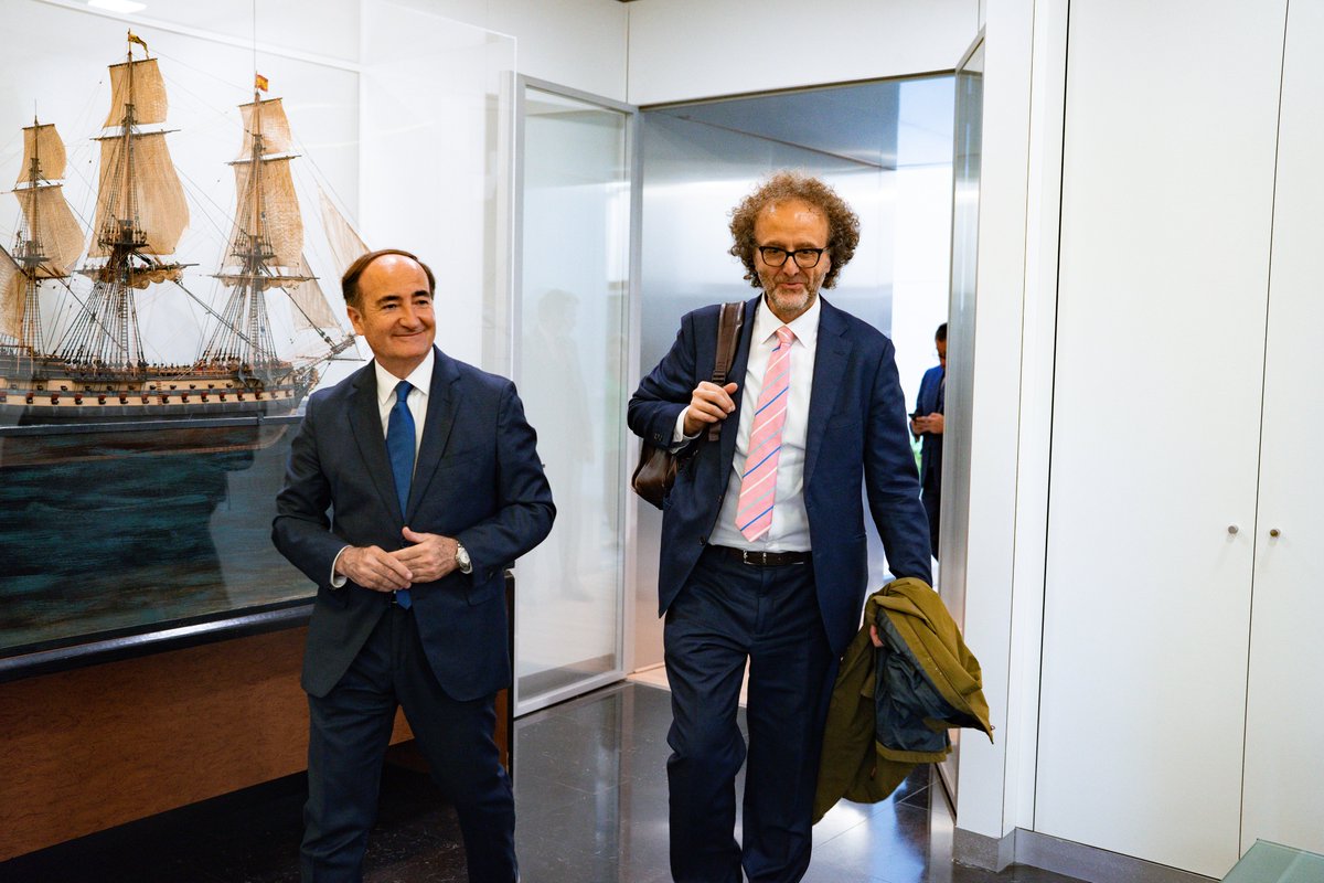 El Presidente del <a href="/PuertoAlgeciras/">Puerto de Algeciras</a> ha dado la bienvenida a las autoridades de la #UniónEuropea y los gobiernos centroamericanos que participan en el 'Foro empresarial Unión Europea Centroamérica'. HOY LUNES 23 DE OCTUBRE A LAS 4 PM -📺 Enlace: l1nq.com/wkHgD