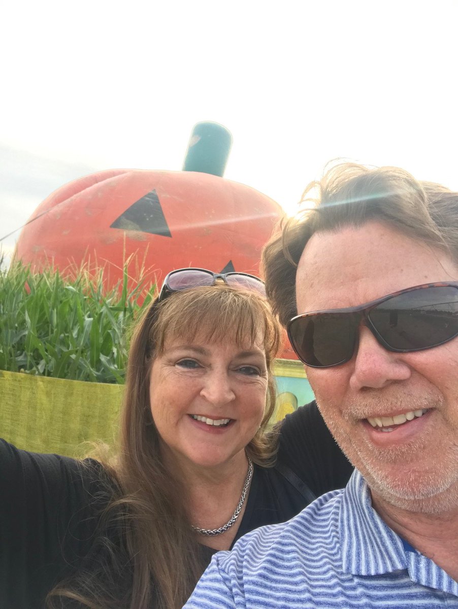 1045theriver's tweet photo. Good Morning to you! Ron Olson and Karen Perrin are LIVE now on 104.5 The River on your radio, online at https://t.co/TaR0hFZYQk AND the AUDACY app! Let's wake up and do this! #Memphis #Monday #FallFun #FilePhoto #StillFun https://t.co/V8vvIbQsXW
