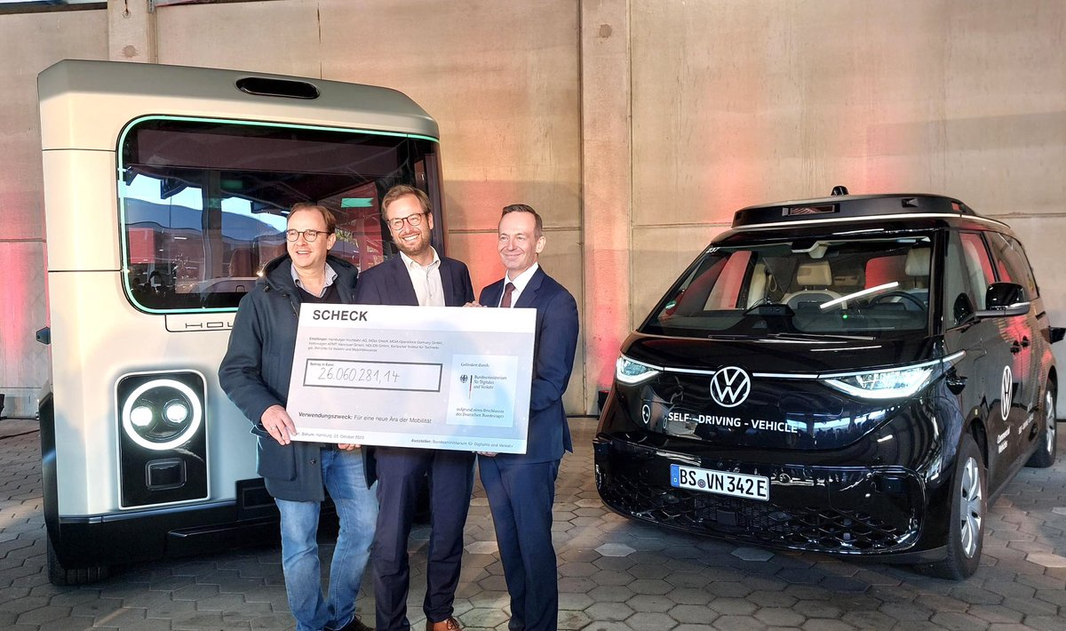 HOCHBAHN (@hochbahn) on Twitter photo Die Zukunft der autonomen On-Demand-Shuttle beginnt heute! Mit 26 Mio. € Förderung des @bmdv ist der Startschuss für den Aufbau #Hamburg s autonomer Flotte gefallen. Im Projekt #ALIKE bündeln wir dafür mit <a href="/MOIAmobility/">MOIA</a>, #HOLON, <a href="/VWCV_news/">Volkswagen Nutzfahrzeuge / Commercial Vehicles</a>, <a href="/KITKarlsruhe/">Shmoopy</a> & <a href="/bvm_hh/">Behörde für Verkehr und Mobilitätswende</a> unsere Kräfte! Die Zukunft der autonomen On-Demand-Shuttle beginnt heute! Mit 26 Mio. € Förderung des @bmdv ist der Startschuss für den Aufbau #Hamburg s autonomer Flotte gefallen. Im Projekt #ALIKE bündeln wir dafür mit <a href="/MOIAmobility/">MOIA</a>, #HOLON, <a href="/VWCV_news/">Volkswagen Nutzfahrzeuge / Commercial Vehicles</a>, <a href="/KITKarlsruhe/">Shmoopy</a> & <a href="/bvm_hh/">Behörde für Verkehr und Mobilitätswende</a> unsere Kräfte!