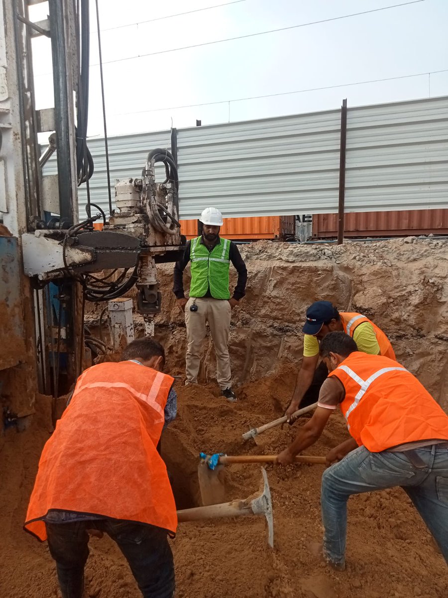 HolisticTechno's tweet photo. Exciting Project Update!  Our team is making strides in the construction of the Foot Overbridge (FOB) at Bhildi Station, Deesa, Banaskantha district, Gujarat.  #BhildiFOB #ProgressInMotion #htpl #holistictechno #holistictechnoengineers https://t.co/9bzlcs6jti