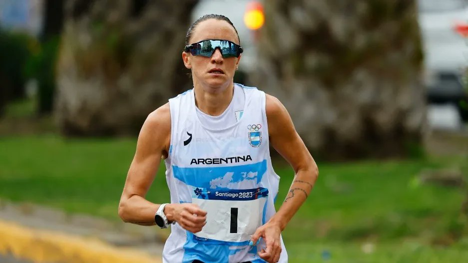 RedSportOficial's tweet photo. 📢 Novedades del Deporte por #RedSport
La maratonista, #FlorenciaBorelli de Mar del Plata, alcanzó la medalla de plata en la maratón femenina de los #JuegosPanamericanos2023
Vamos 🇦🇷🇦🇷
#PasiónporelDeporte #Argentina #Fondista #Runner #Corredores #Deporte https://t.co/jHZYODU8kC