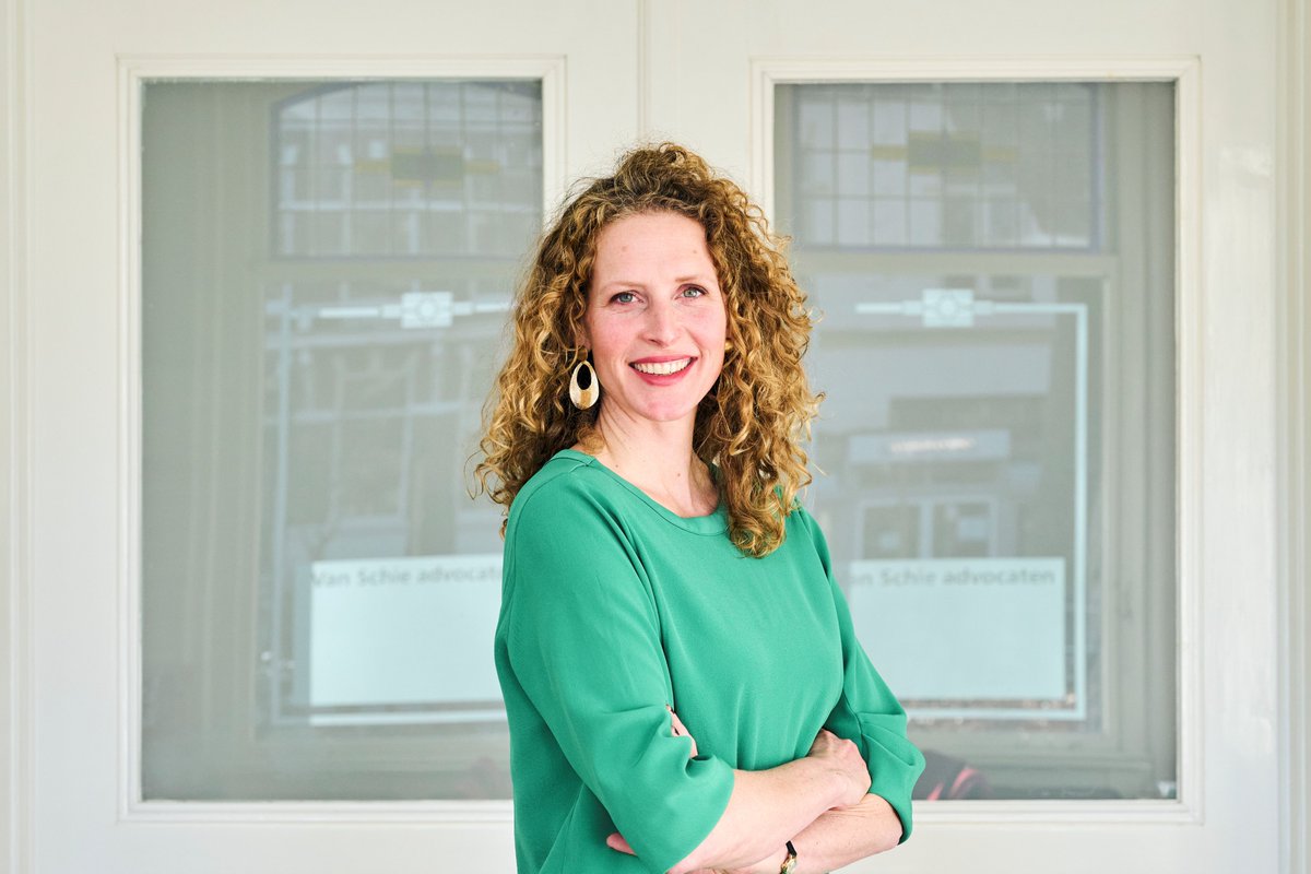 Morgen stemt de Tweede Kamer over een motie waarin wordt gevraagd om een directe noodinvestering voor de sociale advocatuur en over een motie ter structurele verbetering van de financiering. NOvA-bestuurder @OersSanne schreef in september een blog hierover advocatenorde.nl/blog/de-social…