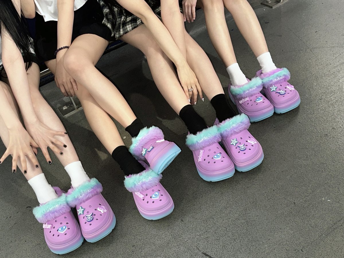 aespaining's tweet image. tiny pretty things, aespa x crocs🦄🪄🩷✨