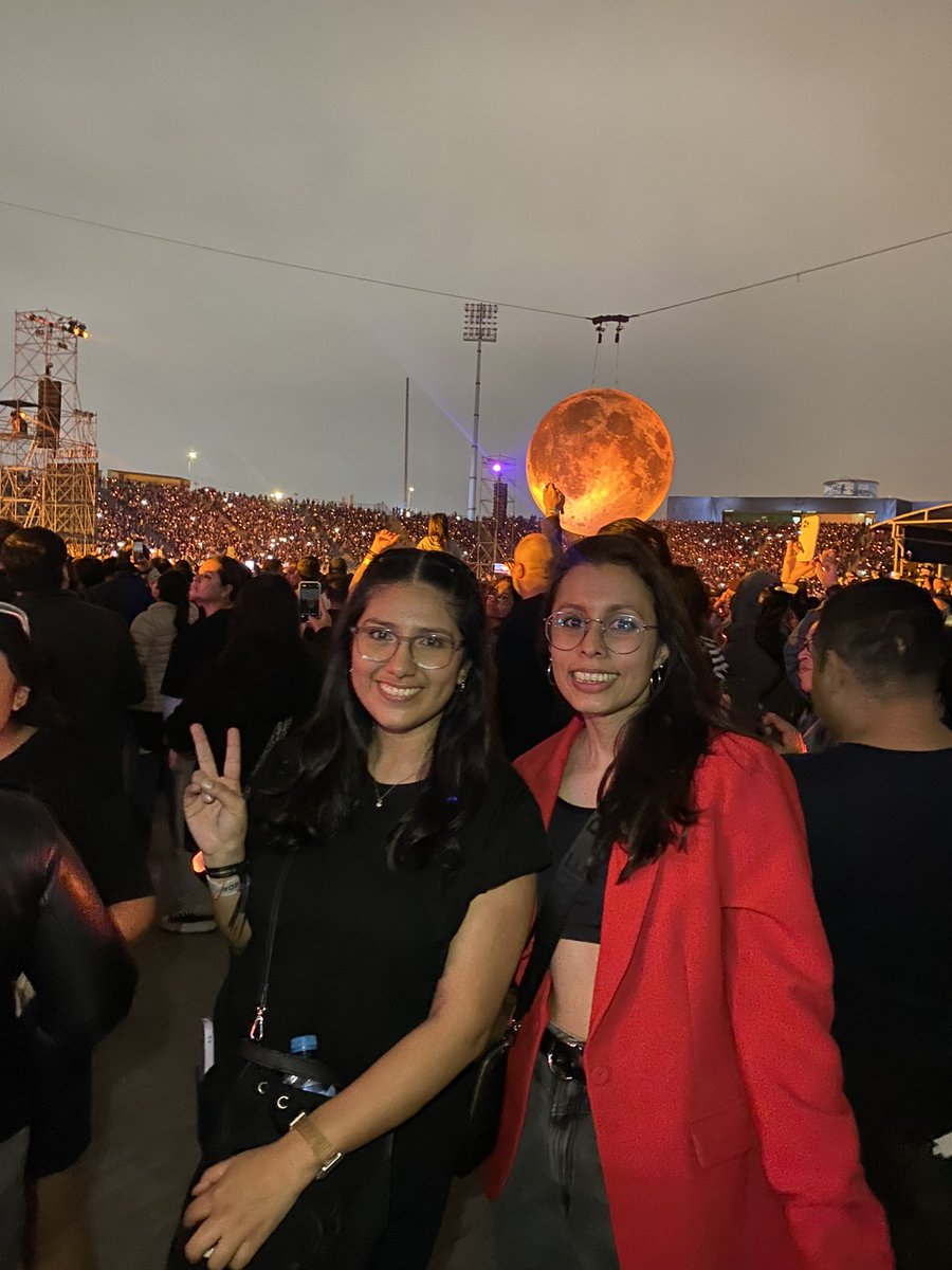 brendalgr's tweet photo. Ptmm conciertazo 😭😭😭 grande el finde 🫡 @HeyAleka #AfterHoursTilDawnTour #TheWeekndPeru https://t.co/lgew7YBhHc