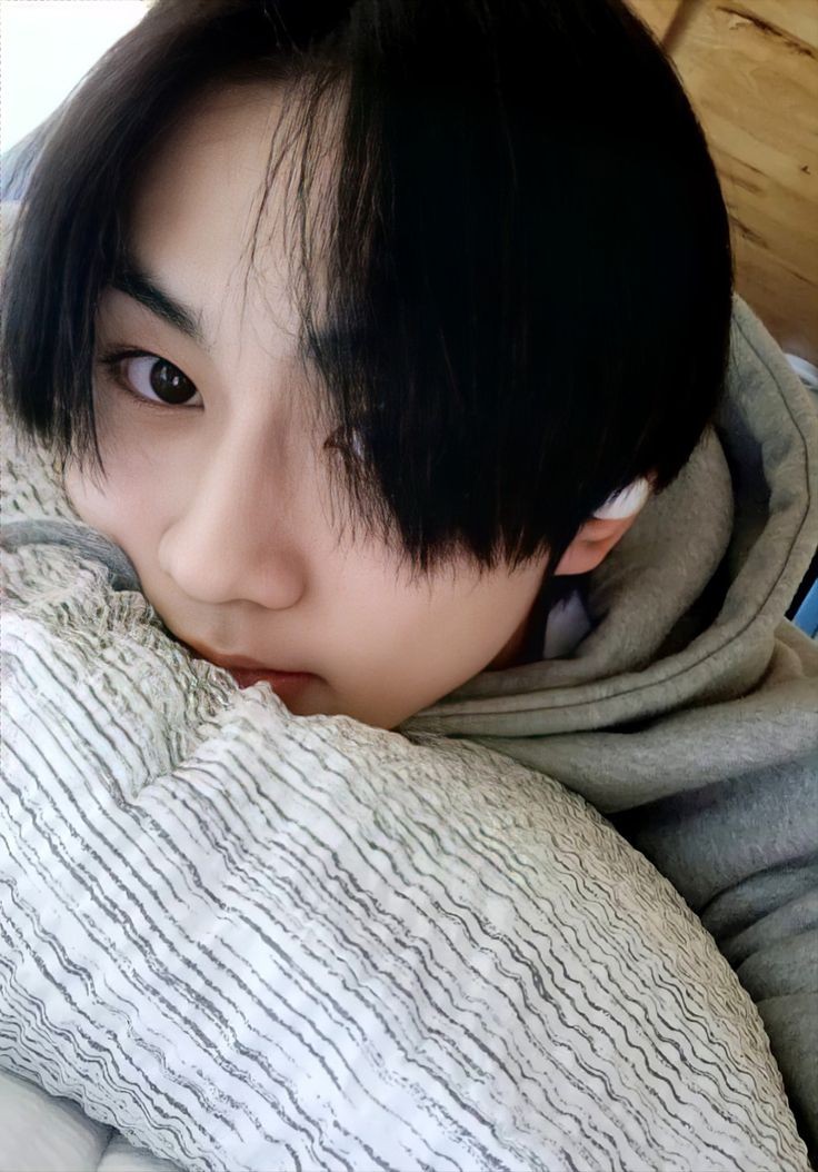 namoraria comigo?

Nome: Jungwon
Altura: 1,76
Idade: 19 
Sexualidade: eh dentro
Mbti: enfp
Signo: aquário 
Animal: gato
Cor favorita: laranja e azul
Comida: sushi
Bebida: capuccino 
Filme: sussurros do coração 
Hobbie: dormir (? e jogar joguinho de uma raposa com mt tesao