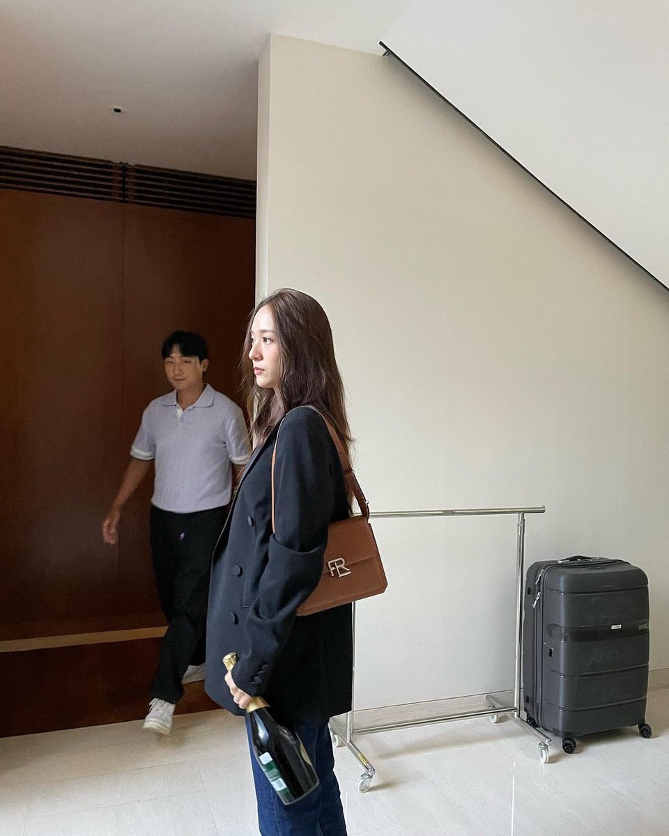 KrystalTHFans's tweet photo. 231023  #vousmevoyez from singapore🌴 #Krystaljung #krystal #jungsoojung https://t.co/AlYIeIv2qG