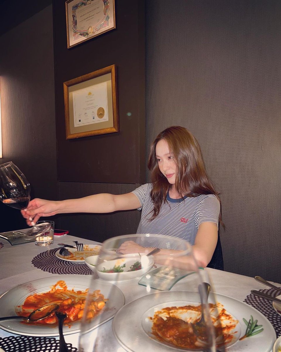 KrystalTHFans's tweet photo. 231023  #vousmevoyez from singapore🌴 #Krystaljung #krystal #jungsoojung https://t.co/AlYIeIv2qG