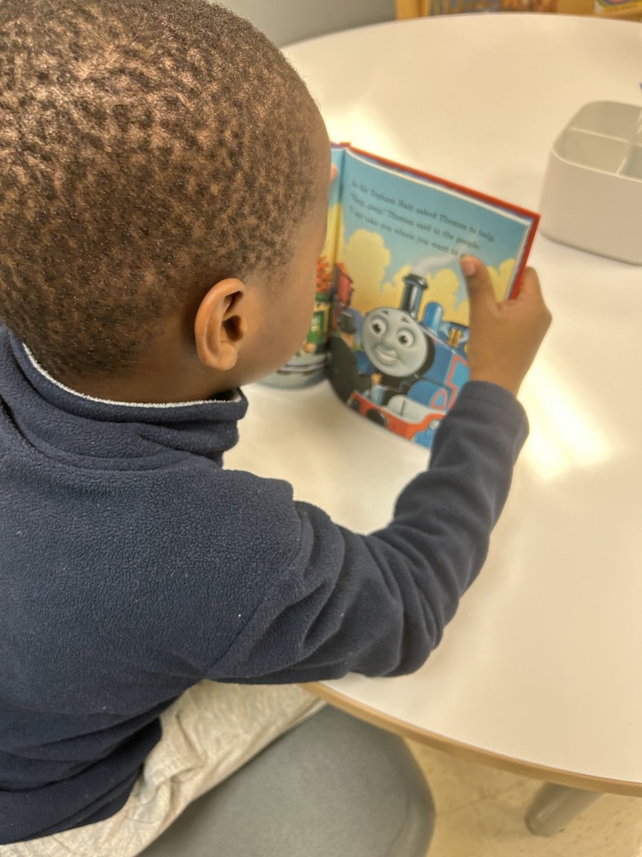 esmp_RETSD's tweet photo. ESMP celebrated Manitoba School Library Day today by "dropping everything" and reading together. Classes filled up both of our libraries to enjoy their chosen books! Happy Reading All! @RETSDschools @esmp_RETSD https://t.co/8MCmJ3Heab