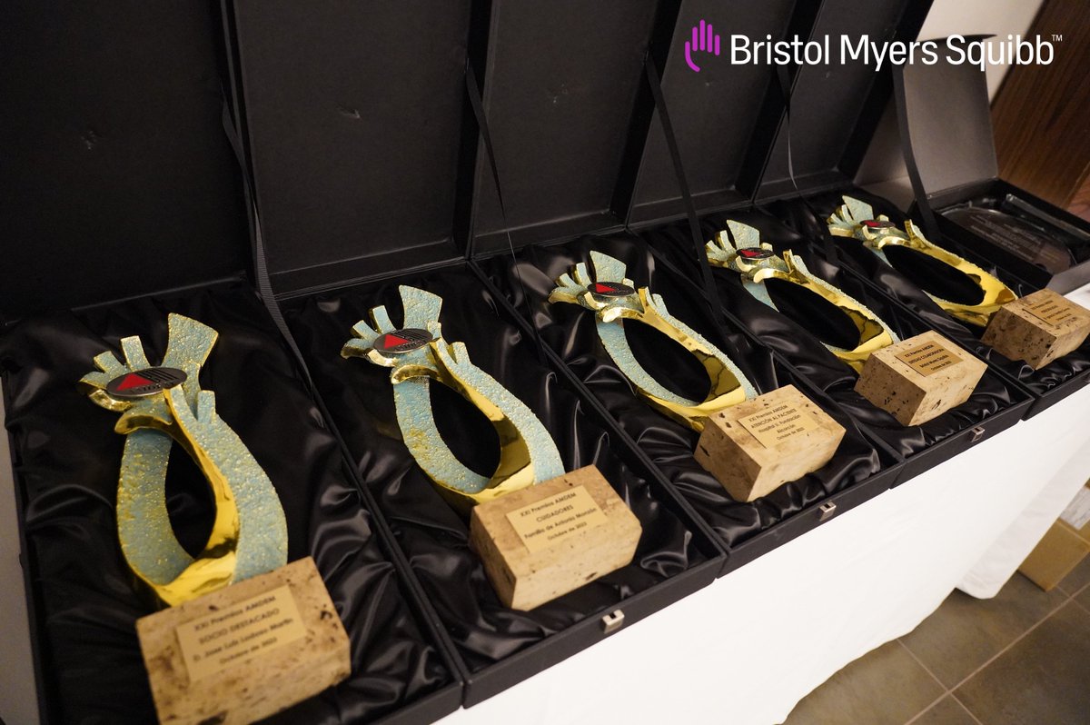 BMSIberia's tweet photo. 👏 ¡Reconocimientos como el de @AmdemMostoles nos enorgullecen!

🏅 La asociación nos distingue como "Entidad  Colaboradora" por los proyectos que en #BMSIberia desarrollamos junto a los #pacientes a los que damos soporte y por impulsar campañas como "#EMpoderarte a tí, a todos" https://t.co/tXdRB9IwOb