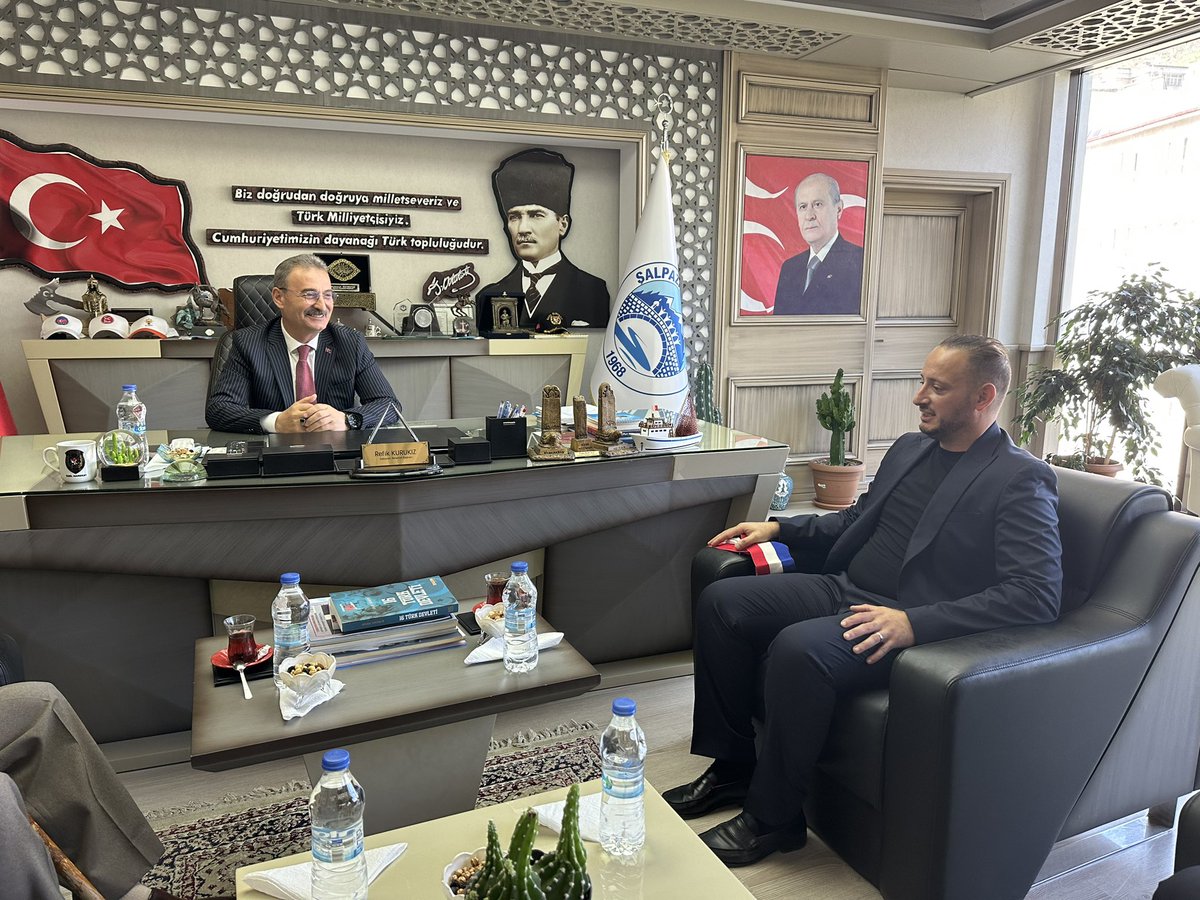 Bir yıl önce İlçemizi ziyaret eden Göreve gelir gelmez  Şehrinden soykırım anıtını söktüren Fransa Garges les Gonesse Belediye Başkanı sayın  BENOIT JIMENEZ Başkan Yardımcısı Sn.Müfit Birinci’yle sevgi selamlarını gönderdi. Türk dostu sayın jımenez’e ve hemşerilerimize selamlar