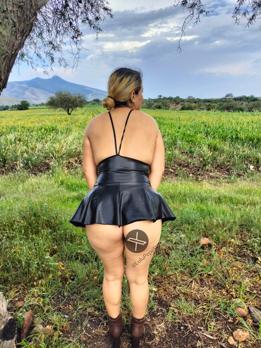 Paseando con un vestido que me quedo chico... Ser&aacute; que se me ve el culo mucho? https://t.co/kRrZXRo3<a href="/tag/weekend"class="tags"><span>#weekend</span></a><a href="/tag/felizsabado"class="tags"><span>#felizsabado</span></a><a href="/tag/sabado"class="tags"><span>#sabado</span></a><a href="/tag/hotwife"class="tags"><span>#hotwife</span></a><a href="/tag/tanga"class="tags"><span>#tanga</span></a>