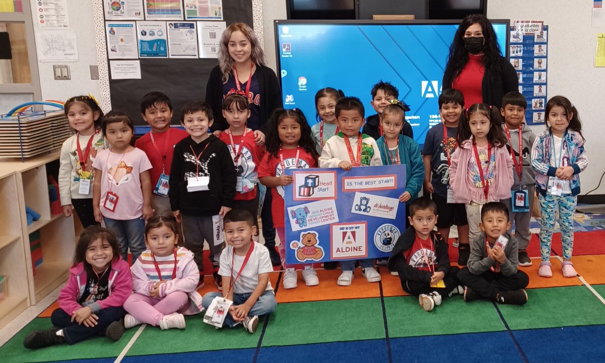 SaJones1996's tweet photo. La clase de la Sra. Ibanez está llena de mentes hermosas a quienes les encanta aprender cosas nuevas. #HeadStartAwareness @AldineHeadStart @Vardeman_AISD https://t.co/ZmA9k3W3JJ