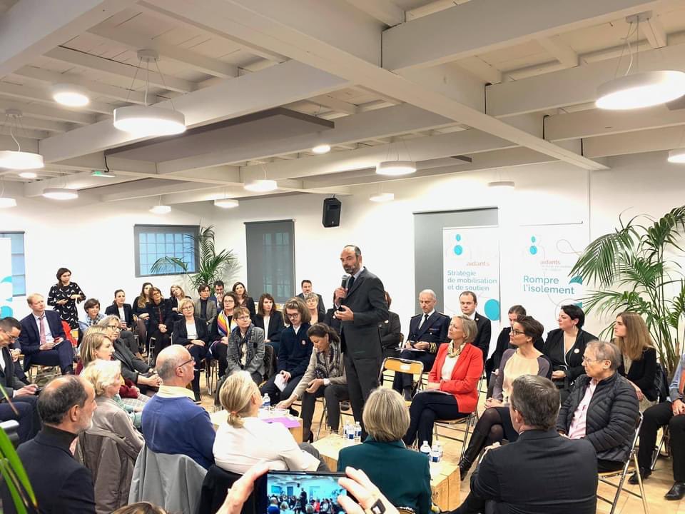 Il y a 4 ans le 23/10 le Premier Ministre  <a href="/EPhilippe_LH/">Edouard Philippe</a> <a href="/s_cluzel/">Sophie Cluzel 🇨🇵🇪🇺</a> &amp; <a href="/agnesbuzyn/">Agnès Buzyn</a> annonçaient depuis nos ateliers JADE #Essonne  la stratégie Agir pour les #aidants avec <a href="/JocelyneGuidez/">Jocelyne Guidez</a> <a href="/LDarcos/">Laure Darcos</a>  <a href="/mc_chambaret/">M-C Chambaret</a> <a href="/durovray/">François Durovray</a> … Où en sommes nous aujourd’hui ? 🤷‍♀️ Rien dans le #PLFSS2024
