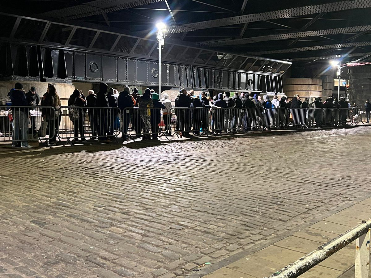 hp_scotland's tweet image. Very busy night last night again people queuing for food @HumzaYousaf will you meet with us to discuss this Homeless Crisis in Glasgow ?
